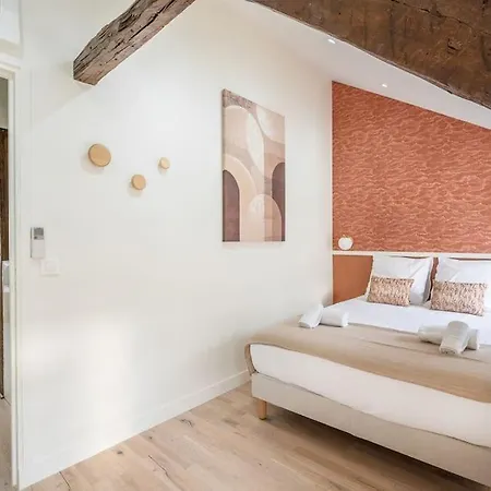 5 Two Bedrooms Champs Elysees Arc De Triomphe Ac Apartment